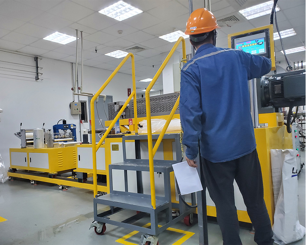 TPU流延機(jī)用戶現(xiàn)場(chǎng)