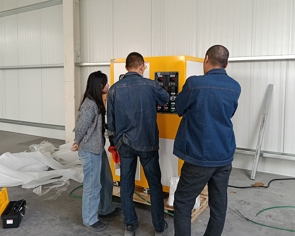 復(fù)合材料蓋板研發(fā)如何提效？平板硫化機成關(guān)鍵裝備