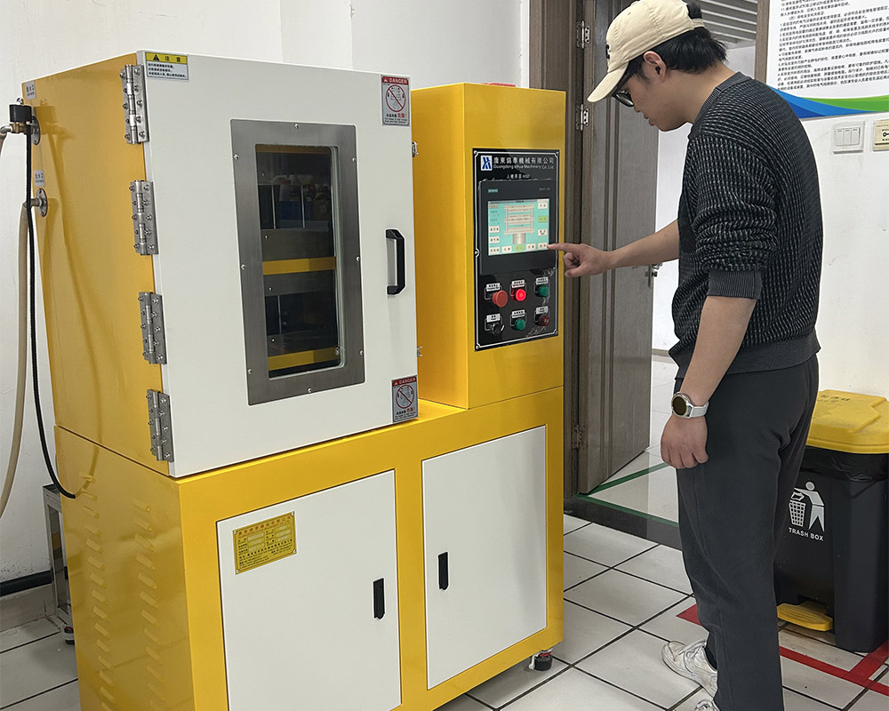 呋喃基材料制樣成型應(yīng)用案例：抽真空硫化機(jī)下的性能突破