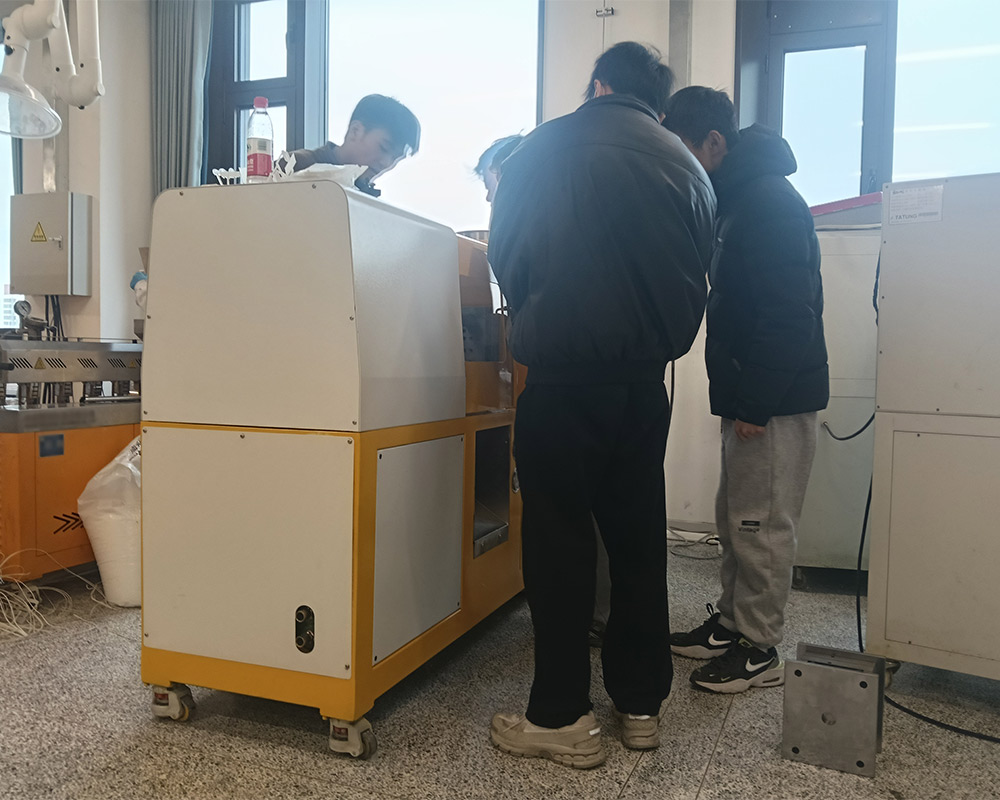 錫華 20 噸注塑機入駐北京工商大學(xué)，賦能新材料打樣與樣條制備